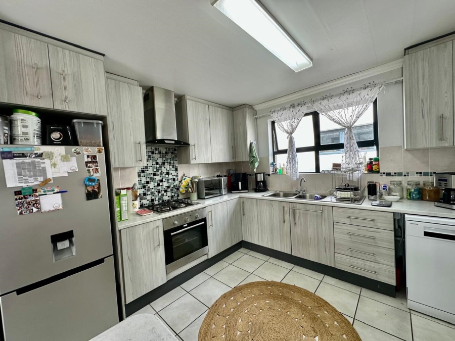 5 Bedroom Property for Sale in Loucharmante Western Cape